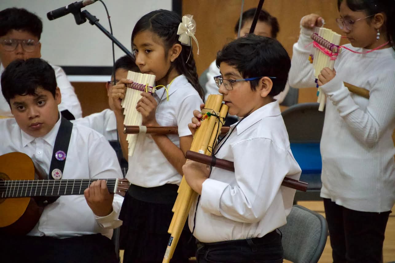 Actividad Cultural Comunitaria: Concierto del Semillero Ensamble tradicional comunitario folclórico